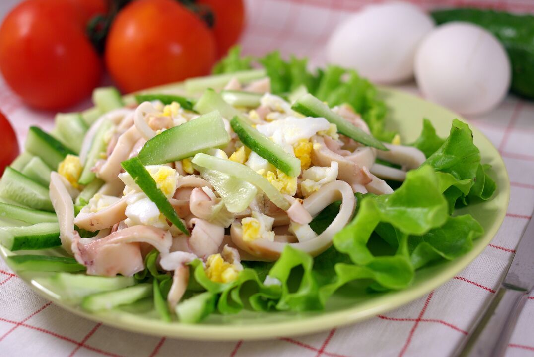 Salat mit Tintenfisch