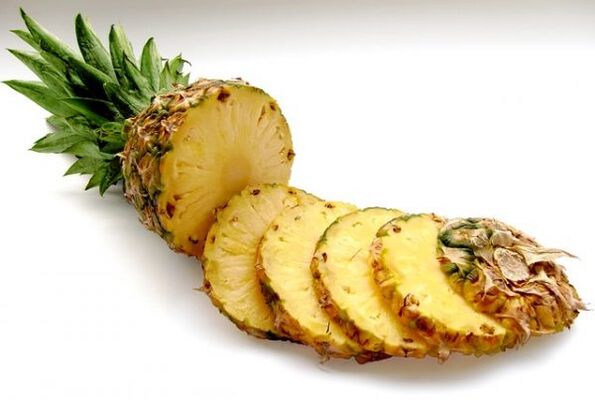 Ananas ist ein Lebensmittel, das beim Abnehmen hilft. 