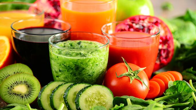 Obst- und Gemüsegetränke beim Trinken von Diät